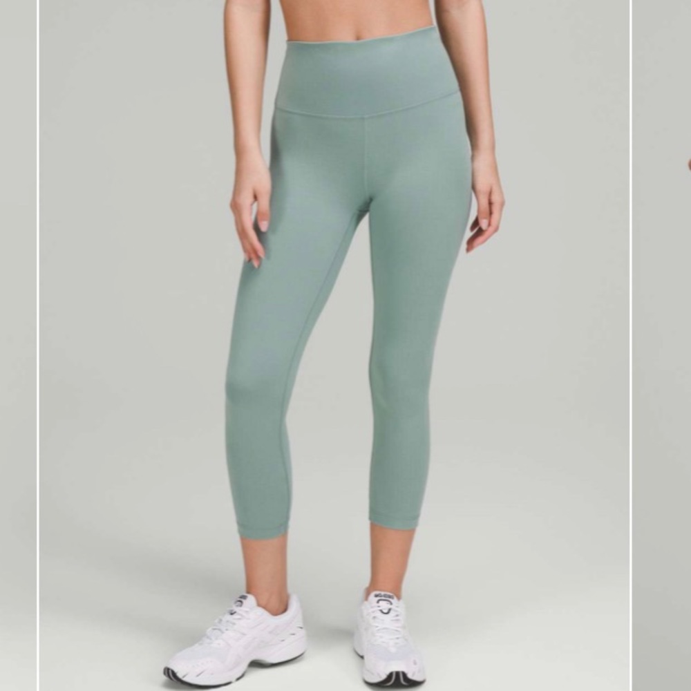 NWT Wunder Train Crop 23” length